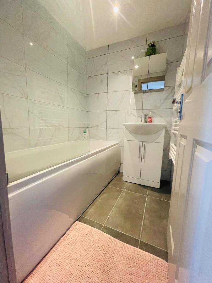 Lovely 1 Bedroom Apartment In London Kültér fotó